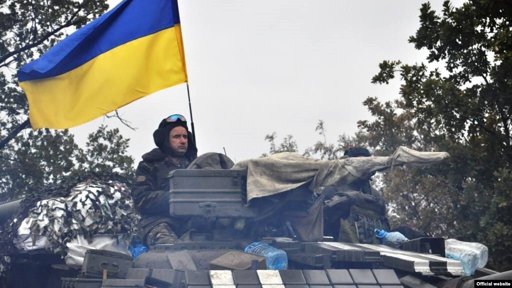 За минулу добу один військовий загинув, двоє поранені - речник АТО