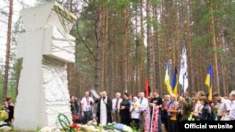 Український козацький хрест на меморіальному кладовищі «Сандармох» (photo: http://www.gazeta.lviv.ua)