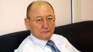 Последнее фото Алтынбека Сарсенбаева перед трагической гибелью. Алматы, 8 февраля 2006 года.
