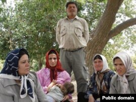 نمایی از فیلم «چهار همسر و یک مرد» ساخته ناهید پرسون، کارگردان ایرانی تبار سوئدی که در جشنواره تل آویو نمایش داده شد.
