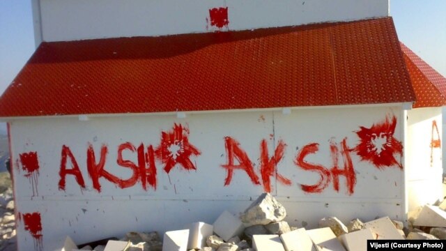 Grafiti na crkvi na Rumiji, avgusto 2012., foto: vijesti.me