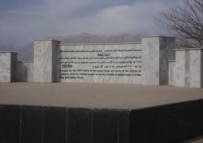 The marker at a burial site for 1,500 of Halabjah's victims (RFE/RL)