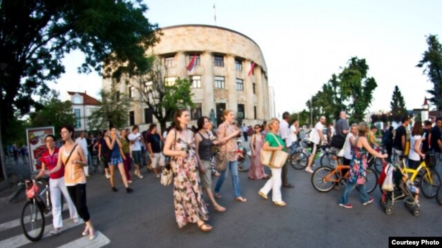 Šetači u Banjaluci, foto: 6yka.com