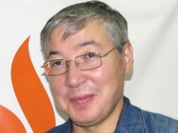 Берик Абдыгалиев, директор Президентского Фонда развития государственного языка, в Алматинском бюро радио Азаттык. 7 сентября 2007 года. 