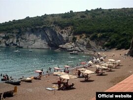 Jedna od petrovačkih plaža, foto sa sajta petrovacnamoru.net