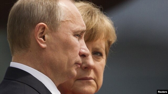 Cancelarul Germaniei, Angela Merkel și președintele Vladimir Putin la convorbirile purtate la Berlin în iunie 2012