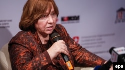 Belarusian investigative journalist and writer Svetlana Alexievich, winner of the 2015 Nobel Prize in Literature, attends a press conference for the presentation of her book "Chornobyl's Prayer" in Kyiv, April 7, 2016