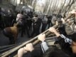تظاهرکنندگان تندرو در تهران در نزدیکی دفتر حافظ منافع مصر با پلیس درگیر شدند.