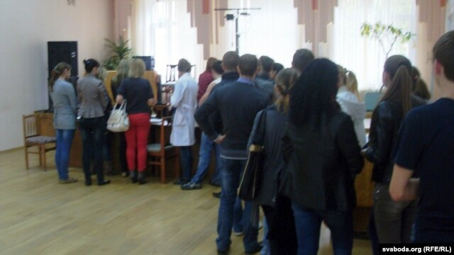 Students line up to vote early at a polling station in Vitsebsk on September 22.