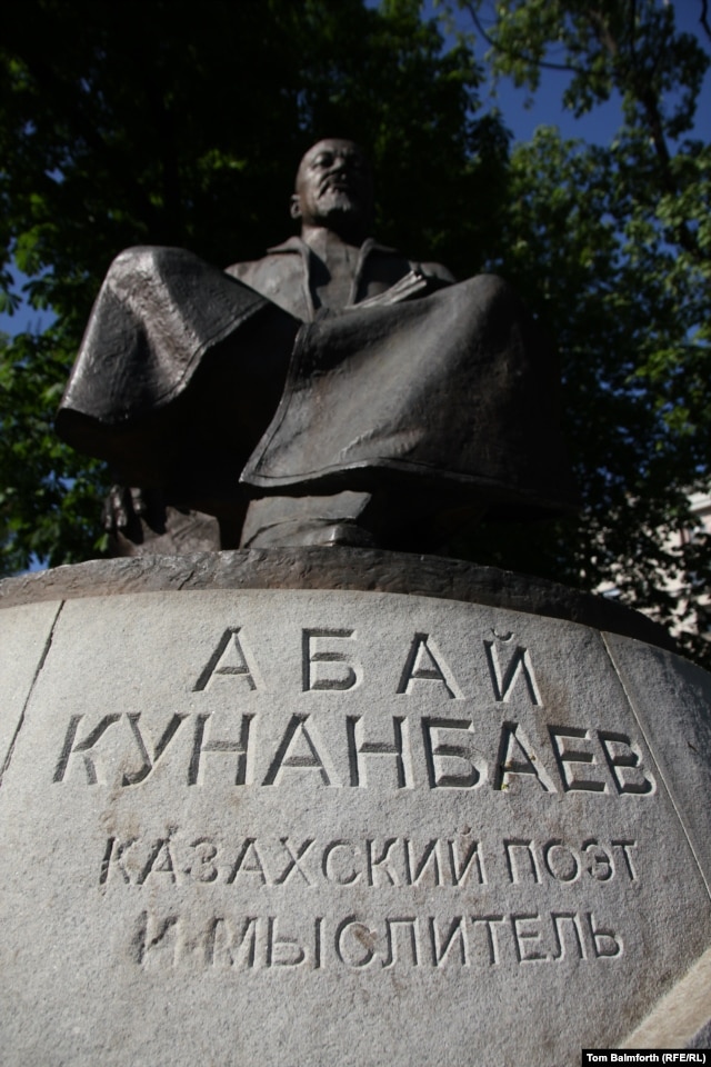 The statue to Abai on Chistye Prudy boulevard