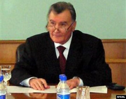Тожикистон бош вазири Оқил Оқилов ўзбекистонлик ҳамкасбига ёзган жавоб мактубида 'Роғун ГЭСини барпо этишнинг атроф-муҳитга ва қўшниларга ҳеч қандай хавфли таъсири йўқ'лигини таъкидлайди. 