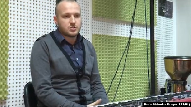 Inicijatori ideje benda 'Divanhana' bila je grupa studenata Muzičke akademije u Sarajevu: Neven Tunjić