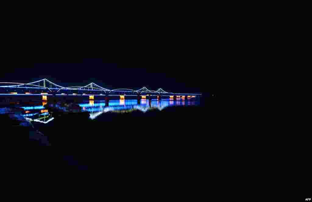 The Sino-Korean Friendship Bridge, which ends in total darkness in the North Korean town of Sinuiju. (AFP/Mark Ralston)