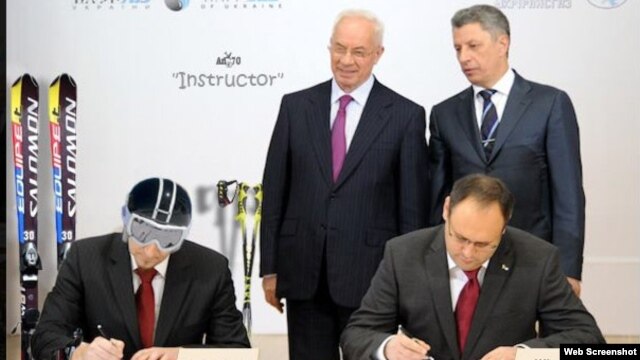 A doctored photo of Jordi Sarda Bonvehi, a Spanish ski instructor who duped the Ukrainian government into thinking it had signed a major gas deal has made a splash on the web.  