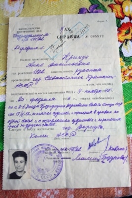 The official document certifying Anna Krikun's freedom, dated September 27, 1956.