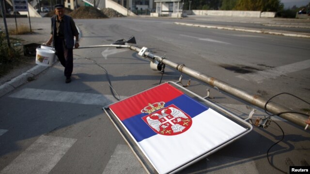 Zastava Srbije u severnom delu Kosova - ilustracija