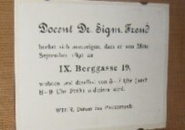 The sign on the door to the apartment where Freud lived and received patients (RFE/RL)