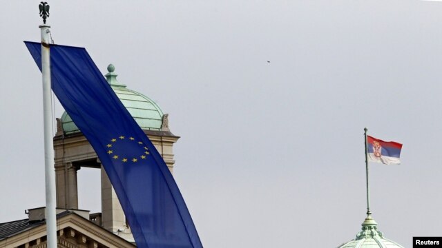 Zastave Srbije i Eu na zgradi Skupštine Srbije, 2.mart 2012.