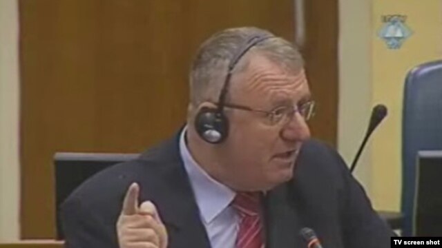 Šešelj u sudnici 7. veljače 2012.