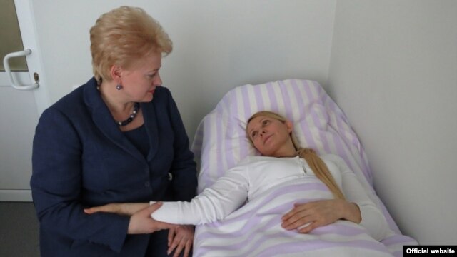 Lithuania President Dalia Grybauskaite visits Yulia Tymoshenko at a Kharkiv hospital.