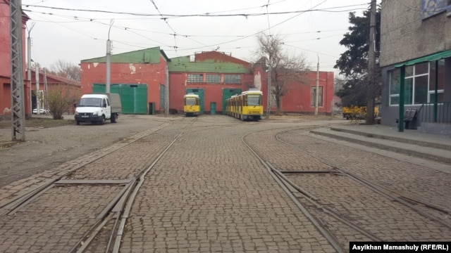 Трамваи в депо. Алматы, 12 ноября 2015 года.
