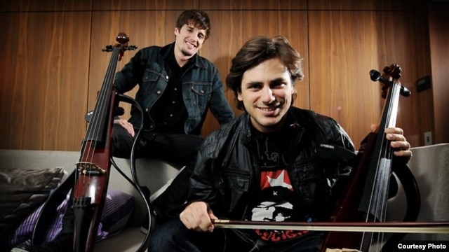 2 cellos