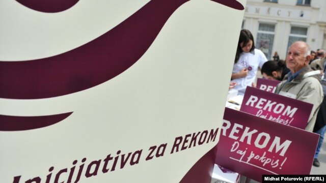 Potpisivanje potpisa za REKOM, Sarajevo, 2011. ilustracija