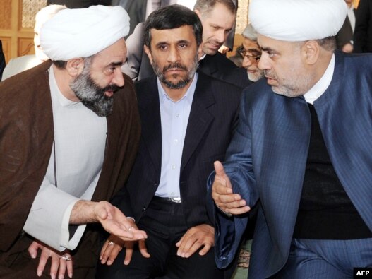 محمود 
احمدی نژاد 
در باکو
