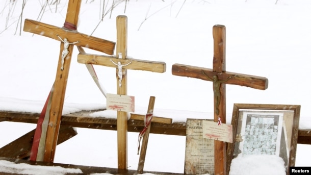 Кресты на месте крушения самолета под Смоленском
