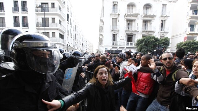 Tunizi, protesta pas vrasjes se udheheqesit te opozites...