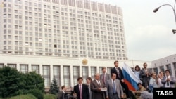 Борис Ельцин и его соратники 18 августа 1991 года во время путча ГКЧП