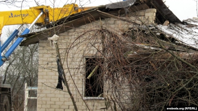 Residents of the Belarusian village of Paulovichy say they were not given enough warning about the destruction of their homes. 