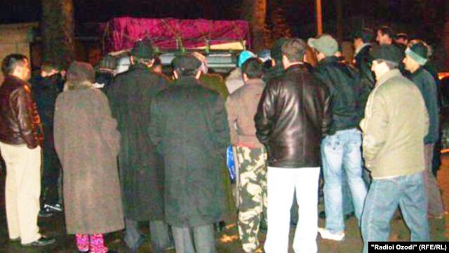 Фурудгоҳи Душанбе. Наздикони муҳоҷирони фавтида