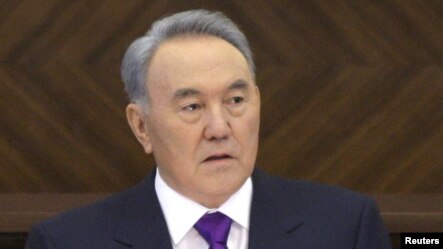 Қазақстан президенті Нұрсұлтан Назарбаев халыққа жолдауын оқып тұр. Астана, 27 қаңтар 2012 жыл.