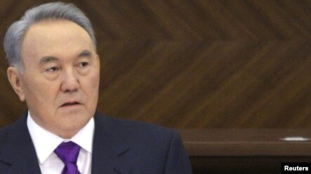 Президент Казахстана Нурсултан Назарбаев выступает в парламенте с посланием. Астана, 27 января 2012 года.