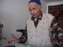 Бүгінде марқұм Түркістан легионында болған Ахметбек Нұрманов. Ақтөбе облысы, Ойыл селосы, 6 мамыр 2013 жыл.