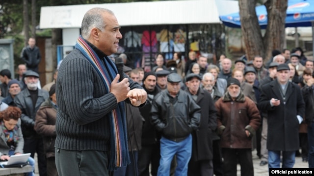Armenia - Opposition presidential candidate Raffi Hovannisian holds a rally in Lori, 6Mar2013.