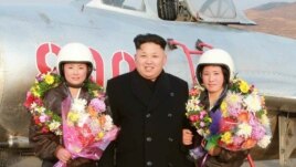 Сам Ким Чен Ын также очень любит появляться в обществе молодых девушек