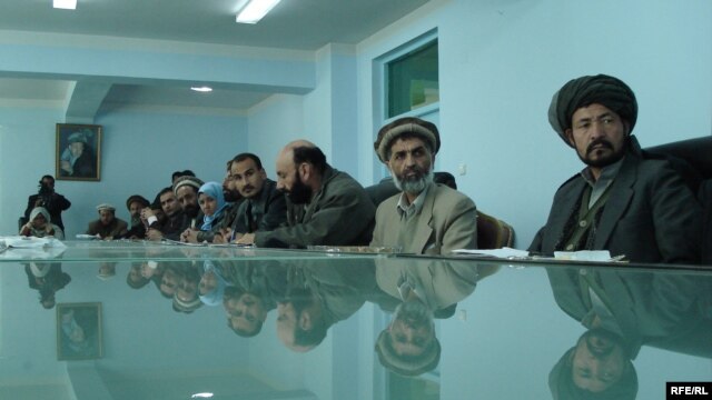 A provincial shura, or meeting of elders, in Wardak (photo by Ahto Lobjakas)