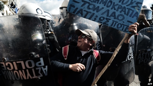 Demonstrații anti-austeritate la Atena