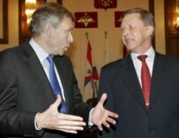 Scheffer (left) talking with Russian Defense Minister Sergei Ivanov in Moscow today (epa)