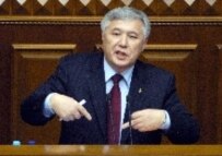 Yuriy Yekhanurov speaking to parliament on 10 January (epa)