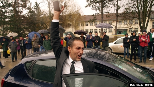 Povratak Nazifa Mujić u rodno selo Svatovci nakon što je osvojio Srebrnog medvjeda u Berlinu, 18. veljače 2013.