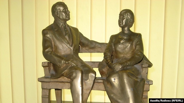 A statue of Heydar Aliyev and his wife, which is one of the "highlights" of the Baku museum dedicated to the former Azerbaijani president. 
