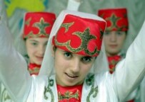A troupe performs a Chechen-Ingush school dance (file photo) (ITAR-TASS)