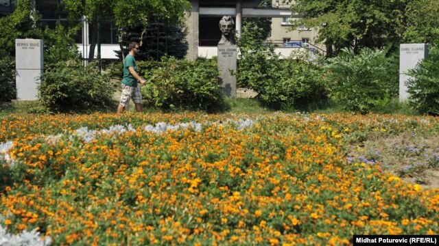 Uništene biste u sarajevskom parku