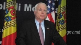 John McCain la Chişinău