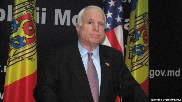 John McCain la Chişinău