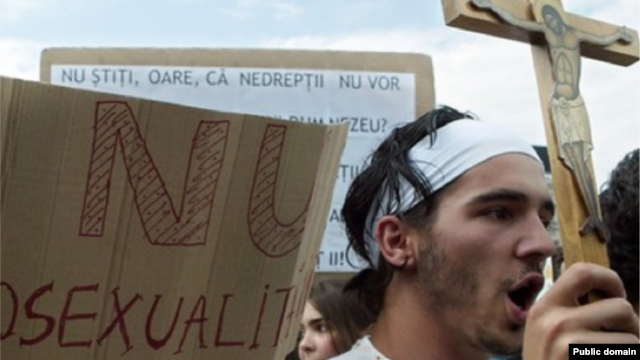 Extremiști români (Noua Dreaptă) manifestînd la București