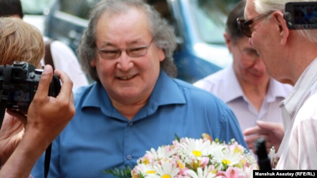 Theater director and activist Bolat Atabaev in Almaty on July 4, shortly after he was freed as a "witness."